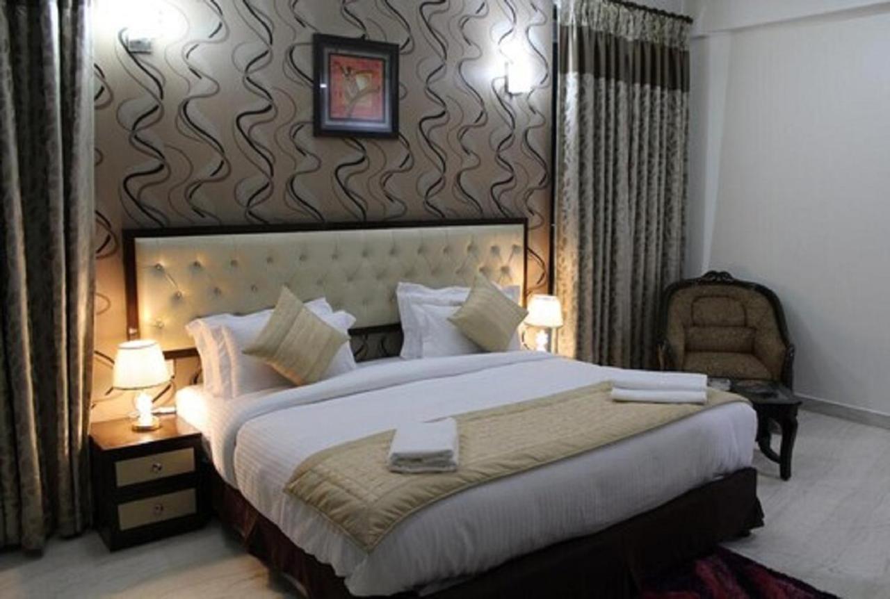 Hotel Lime Tree Sushant Lok Sector 29 Next To Iffco Chowk Metro 3*