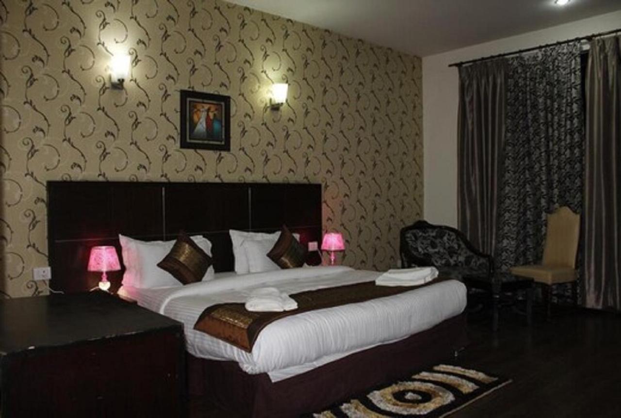 Hotel Lime Tree Sushant Lok Sector 29 Next To Iffco Chowk Metro