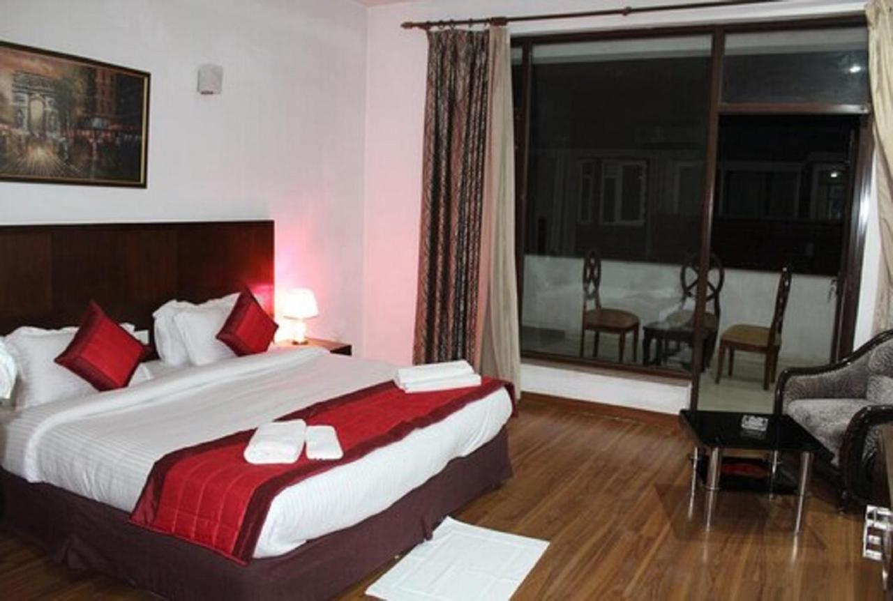 Lime Tree Sushant Lok Sector 29 Next To Iffco Chowk Metro Hotel Gurgaon