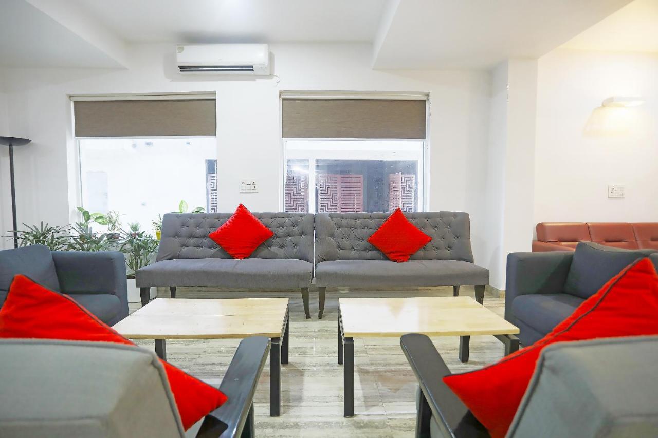 Hotel Super Townhouse Cloud Bay, Near Genpact, Sector-69,