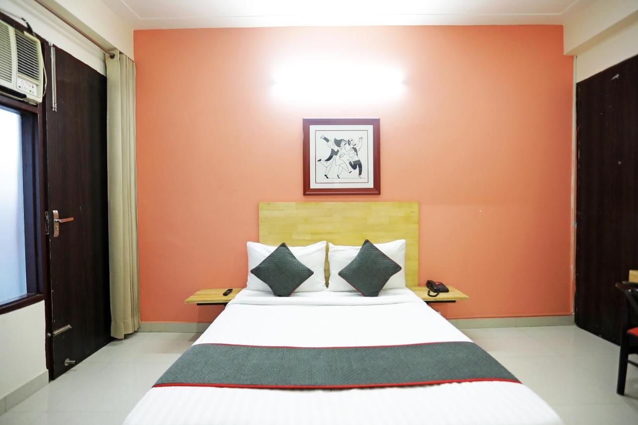Super Townhouse Cloud Bay, Near Genpact, Sector-69, 4* Gurgaon
