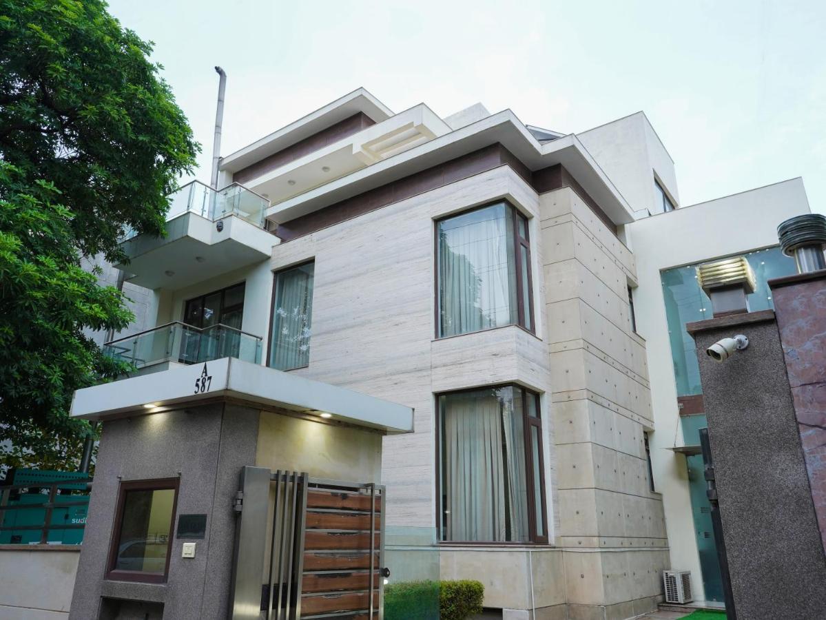 Lime Tree Sushant Lok Sector 29 Next To Iffco Chowk Metro 3*