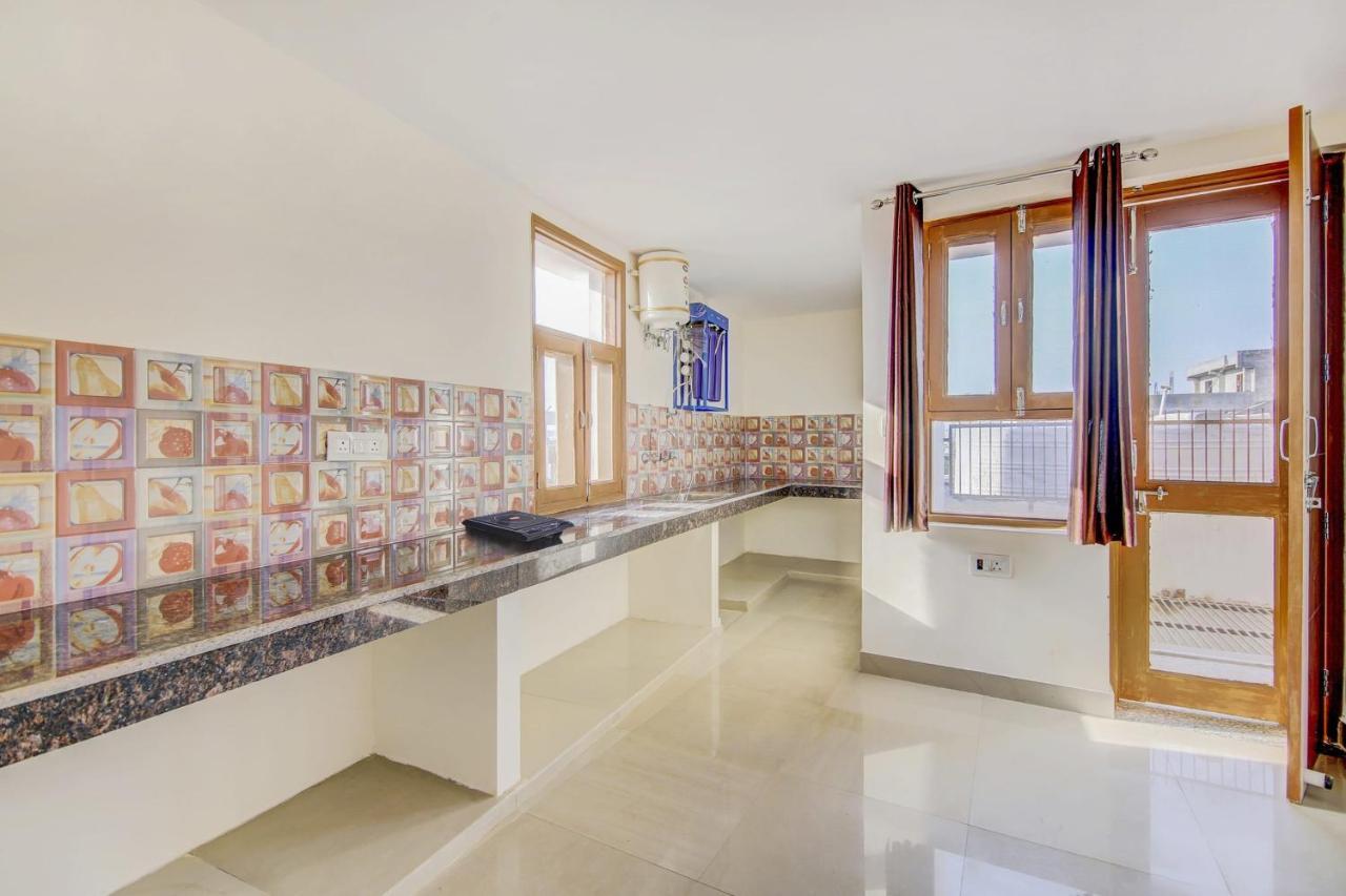 Hotel Collection O Near Prem Mandir