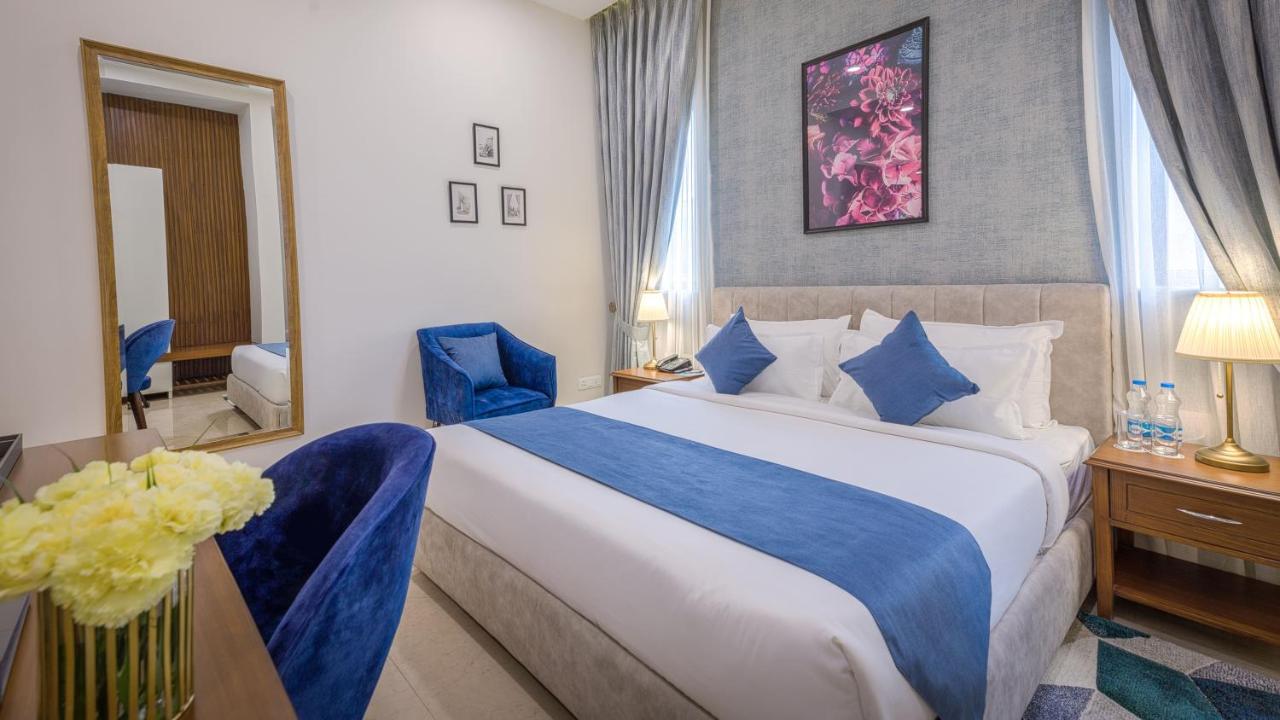 Comfort Dhaliwals, 3*