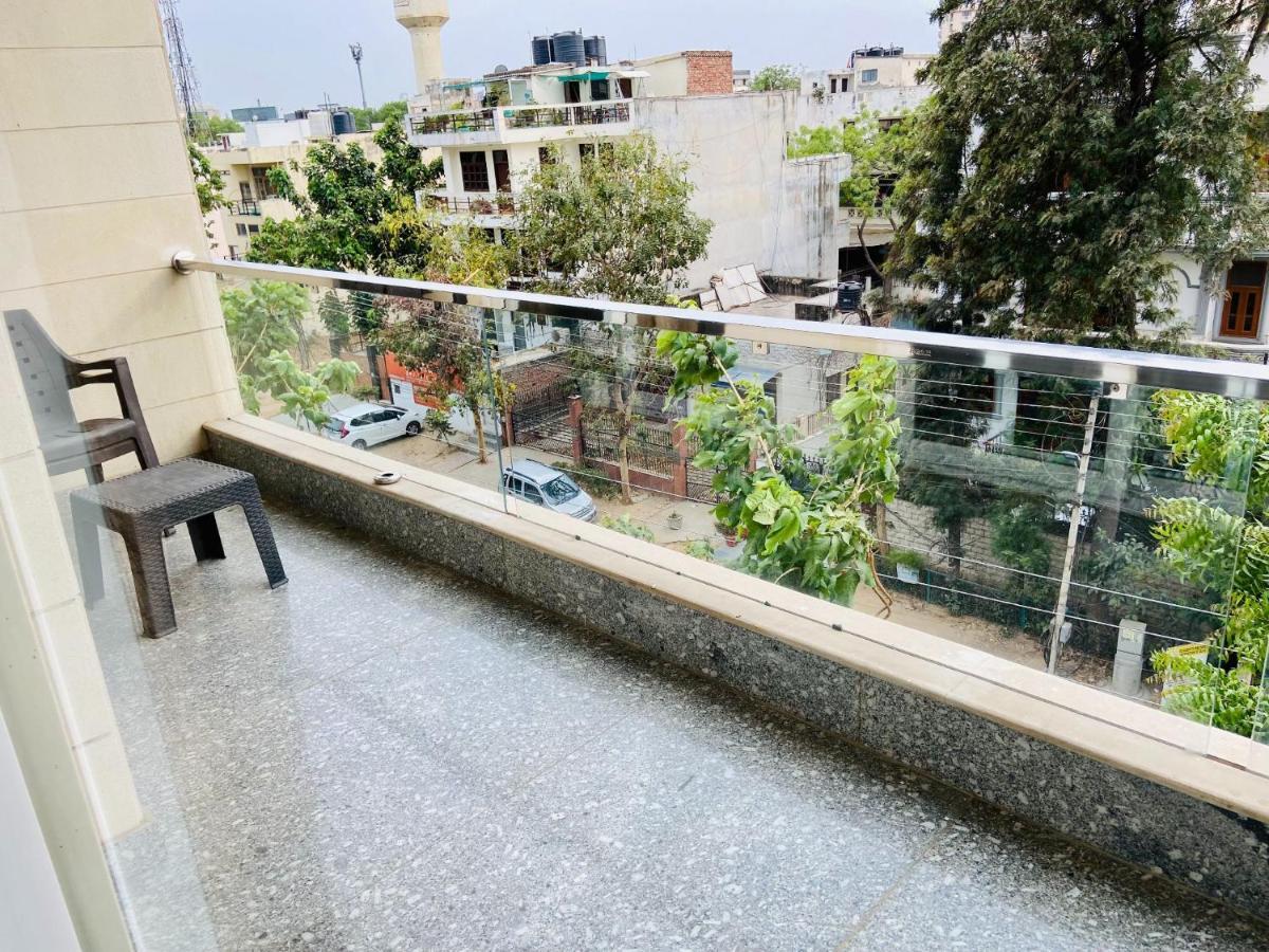 Bluo 1bhk - Dlf Cybercity, Mg Road - Balcony, Lift * Gurgaon