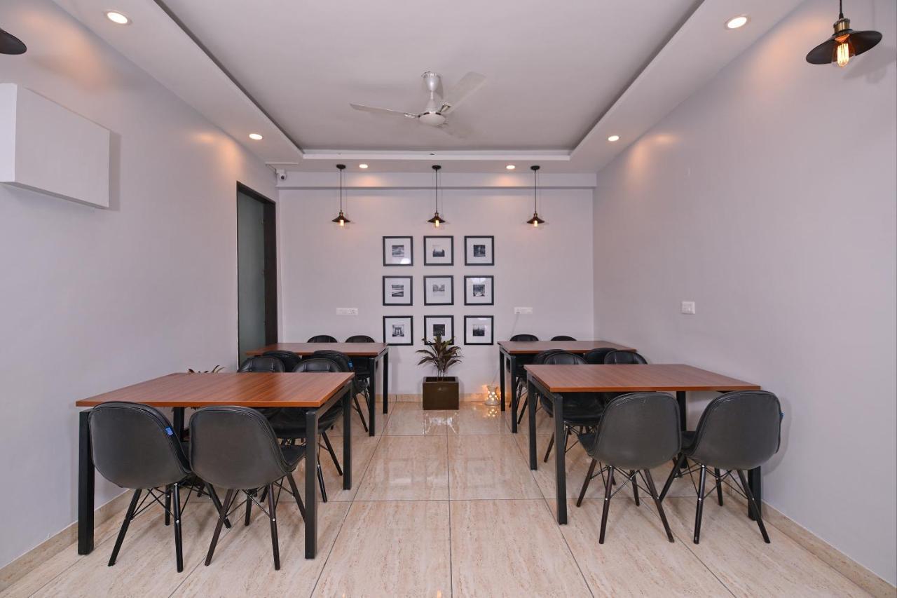 Hotel Oyo Silverkey Sector 38 Near Omaxe Celebration Mall Gurgaon