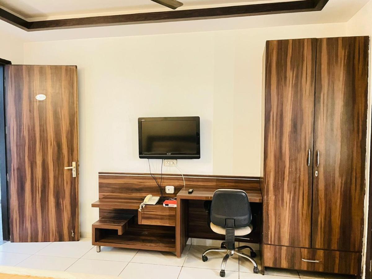 Hotel Wonderland Gurgaon