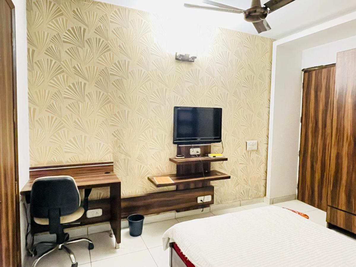 Hotel Wonderland Gurgaon