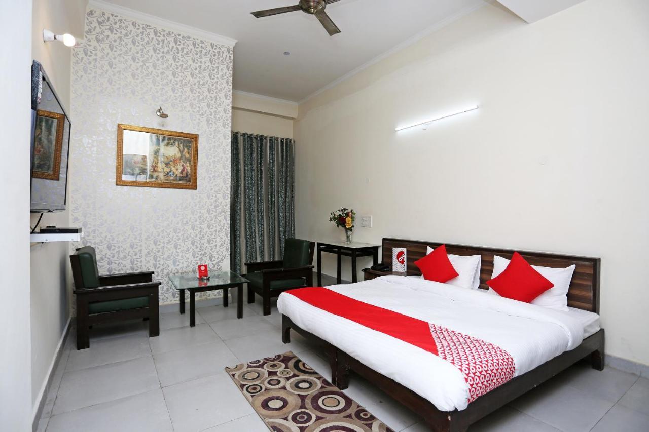 Oyo 14100 D Meridien Gurgaon