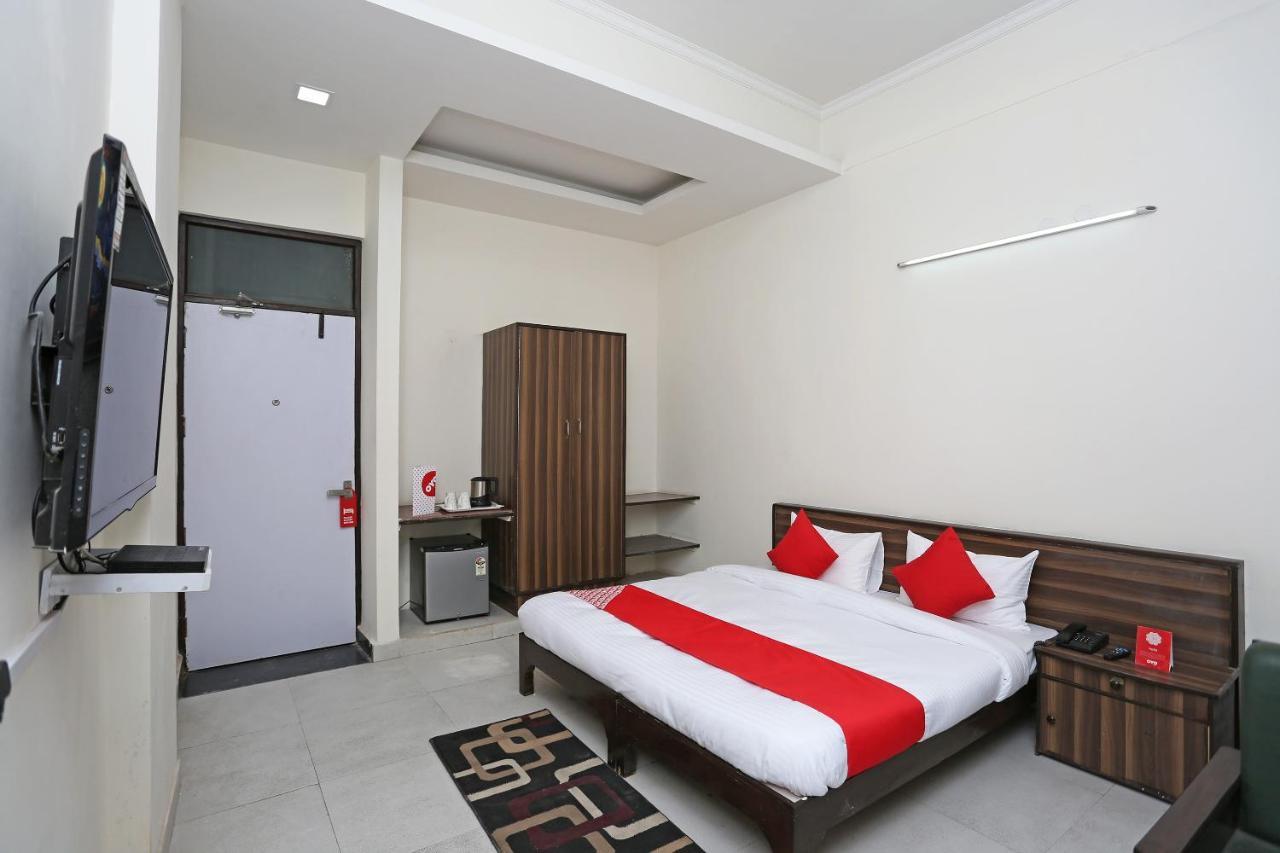 Oyo 14100 D Meridien Hotel Gurgaon