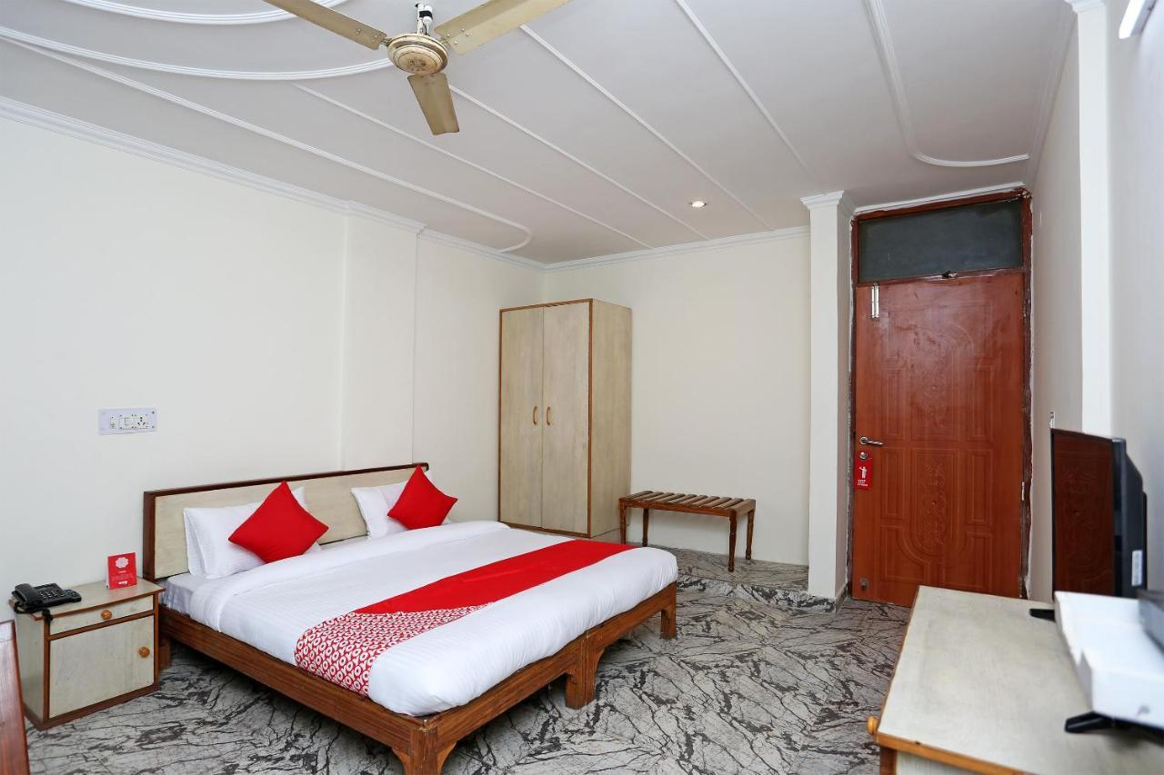 Oyo 14100 D Meridien Hotel Gurgaon