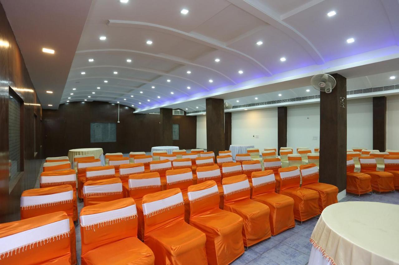 Oyo 14100 D Meridien Hotel