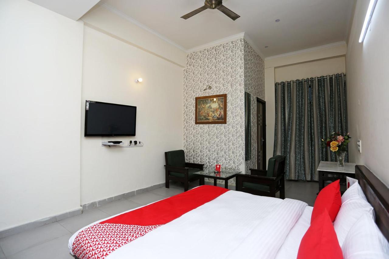 Oyo 14100 D Meridien Hotel Gurgaon