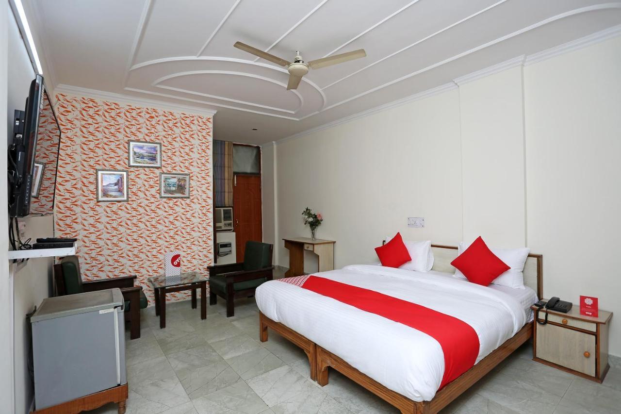 Hotel Oyo 14100 D Meridien Gurgaon