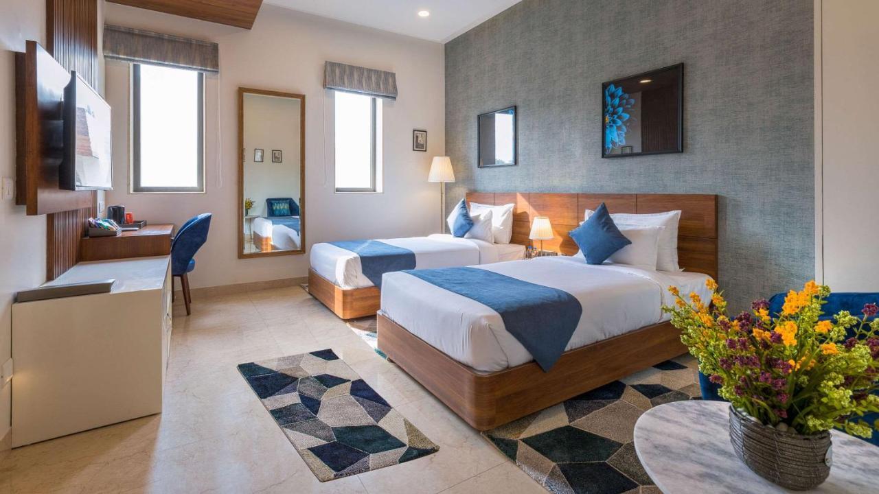 Comfort Dhaliwals, Hotel Gurgaon
