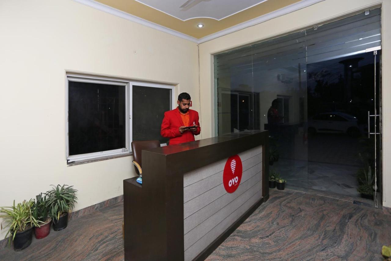 Oyo 8240 Maan Residency 3*