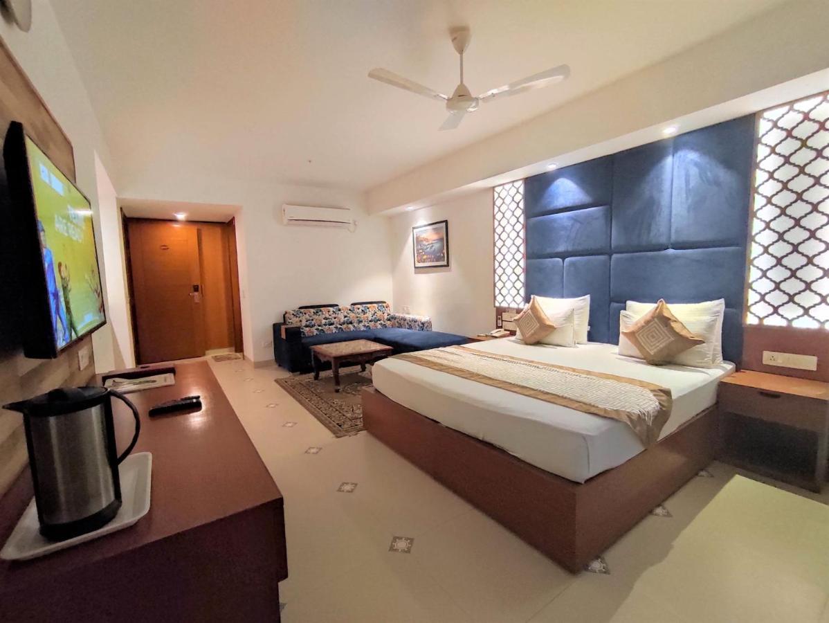 The Angel & Near Medanta Hotel 3*