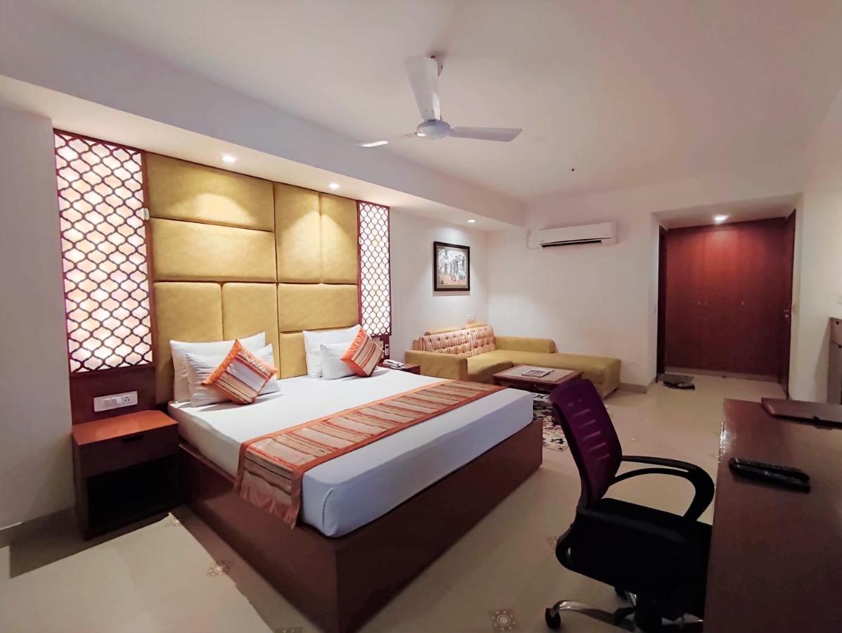 The Angel & Near Medanta 3*