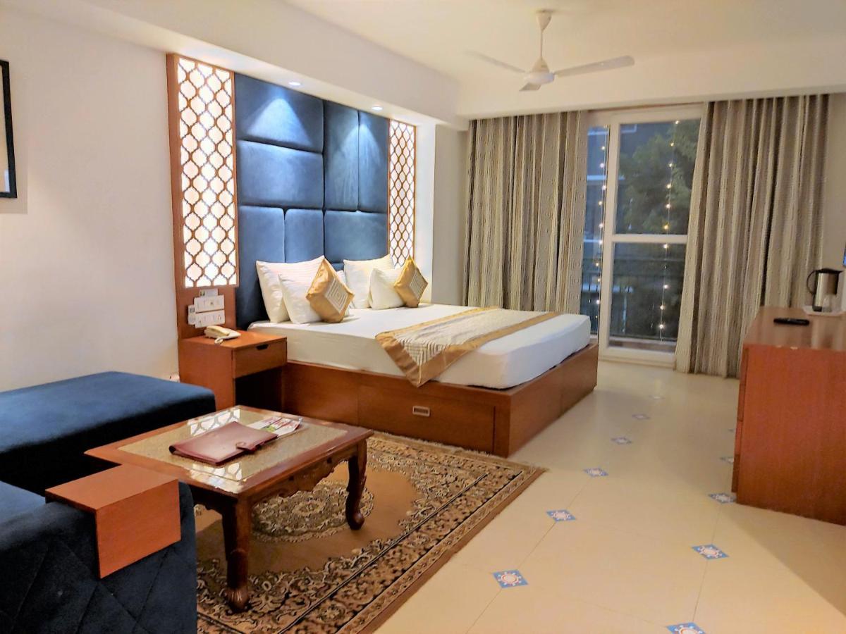 The Angel & Near Medanta Hotel 3*