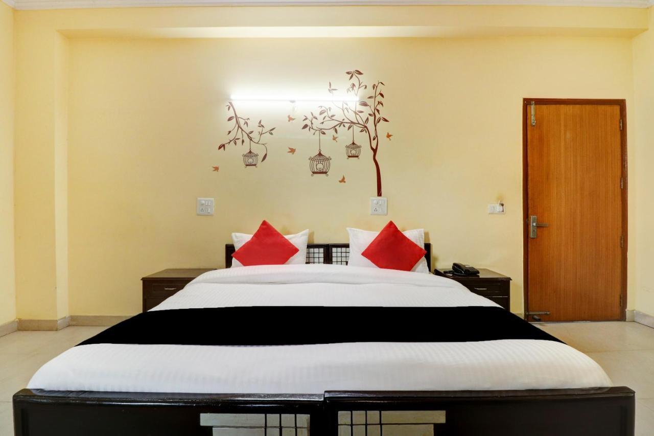 Capital O 68506 Shiv Hotel