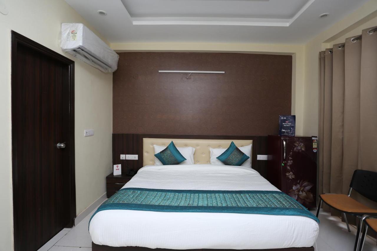 Hotel Oyo Flagship 12081 Palm Garden 3*