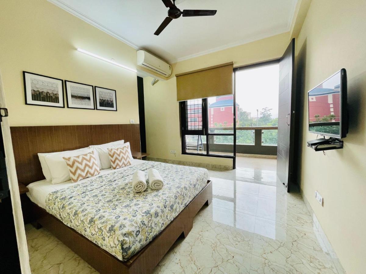 Apartment Bluo 2bhk Golf Course Road, Balcony, Lift, Parking Gurgaon