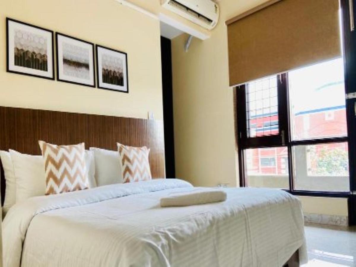 Bluo 2bhk Golf Course Road, Balcony, Lift, Parking Apartment