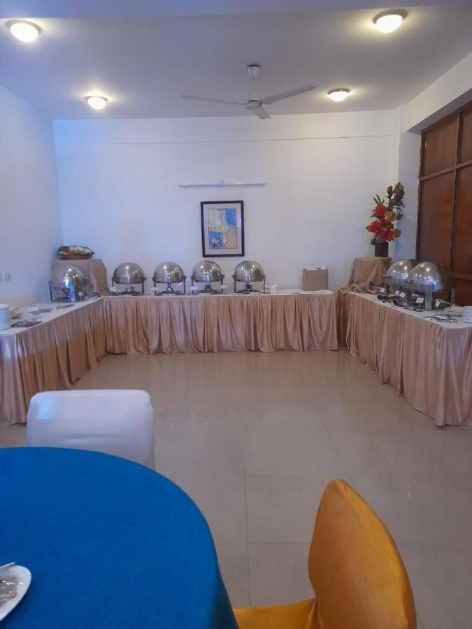 Amisa Golf Course Road Mg Road Hotel 3*