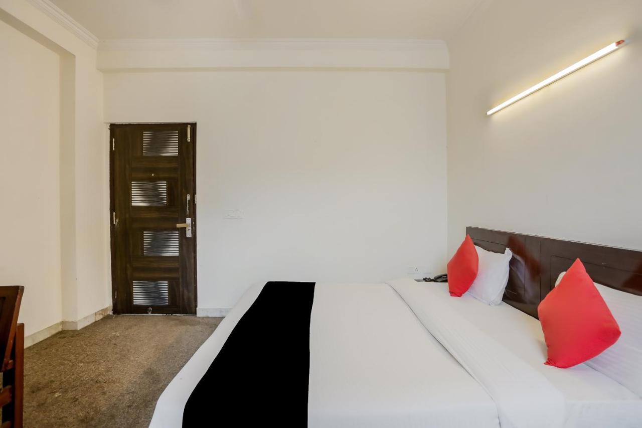 Capital O 25053 Devi Palace Hotel Gurgaon