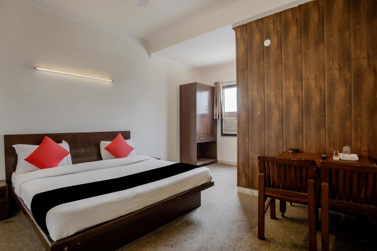 Capital O 25053 Devi Palace Hotel
