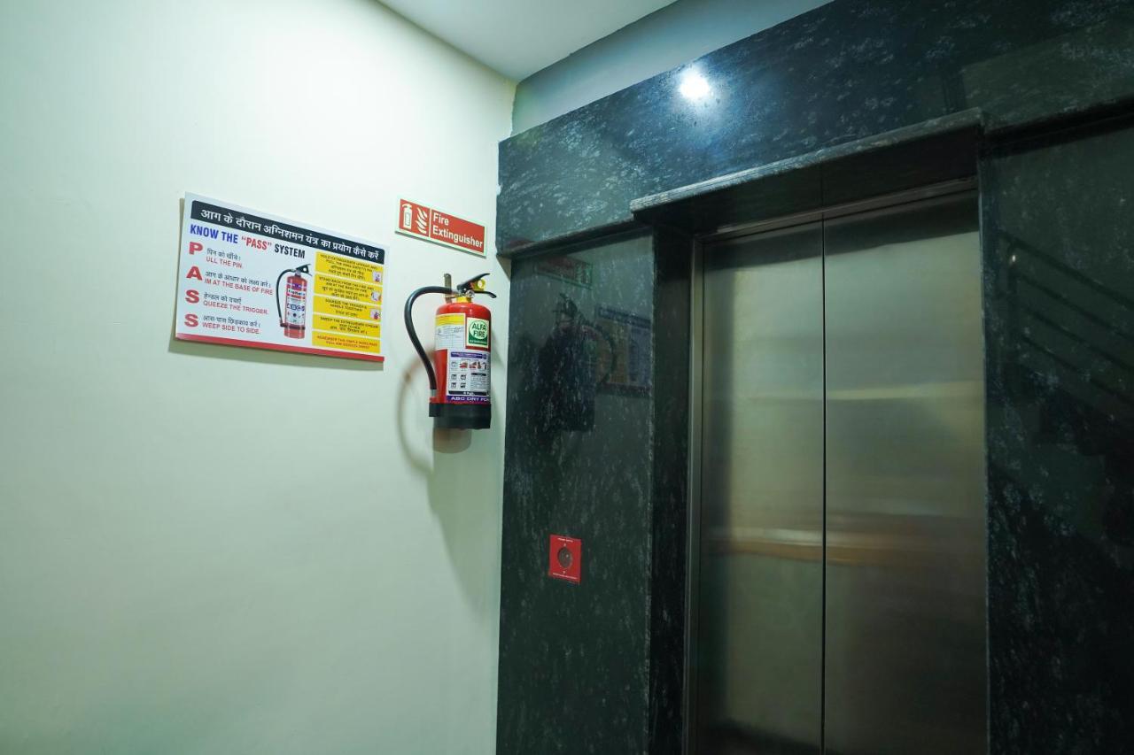 Lime Tree Hotel 32Nd Avenue Nh-8 Gurgaon Near Sector 29- Fully Vaccinated Staff