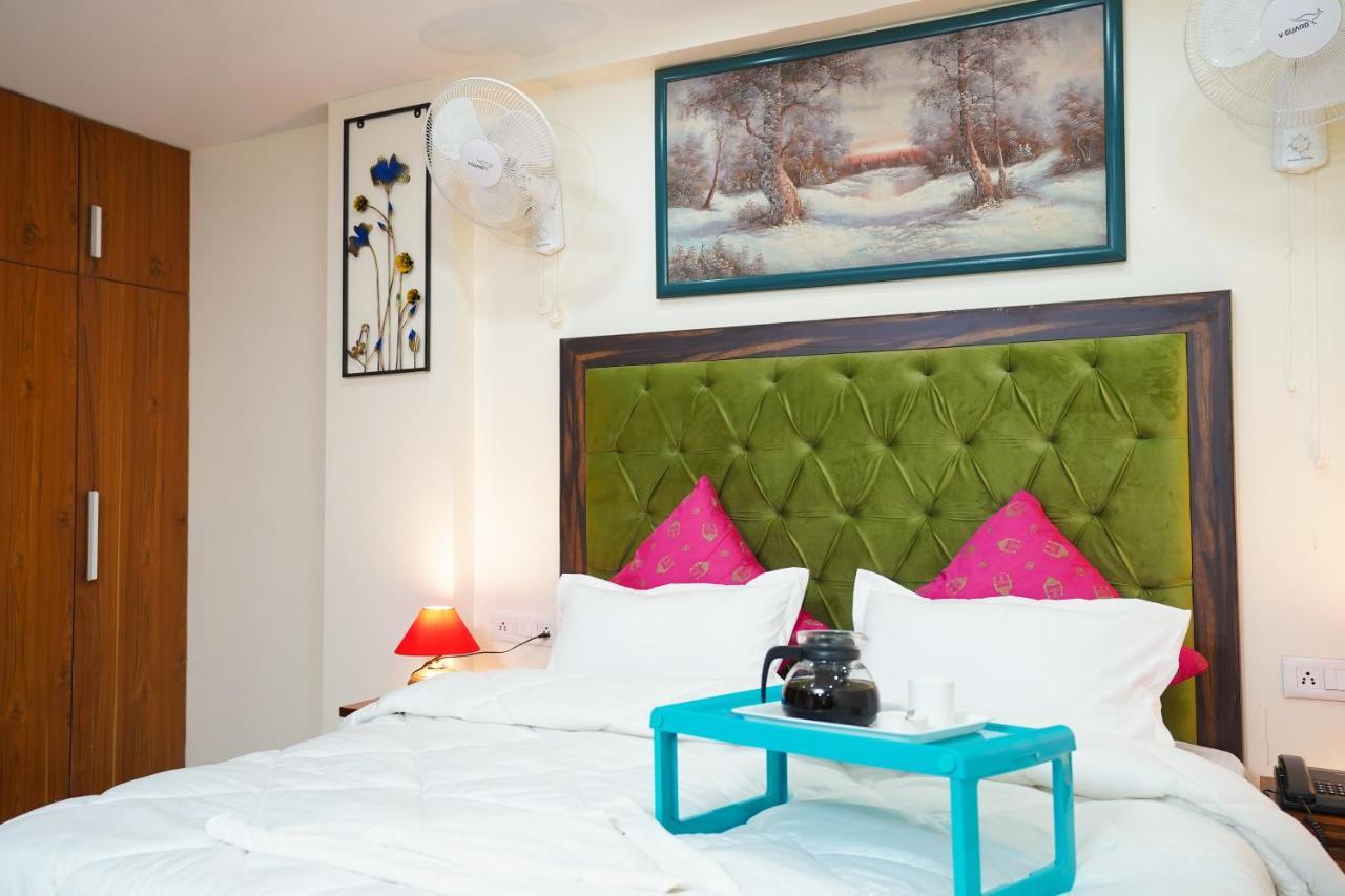 Lime Tree Hotel 32Nd Avenue Nh-8 Gurgaon Near Sector 29- Fully Vaccinated Staff Hotel