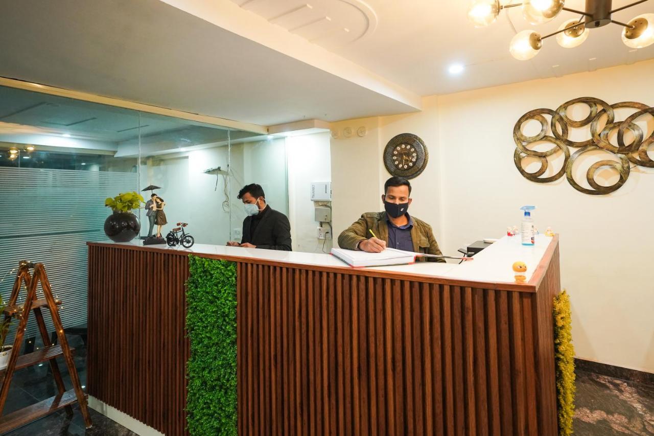 Lime Tree Hotel 32Nd Avenue Nh-8 Gurgaon Near Sector 29- Fully Vaccinated Staff Hotel 3*