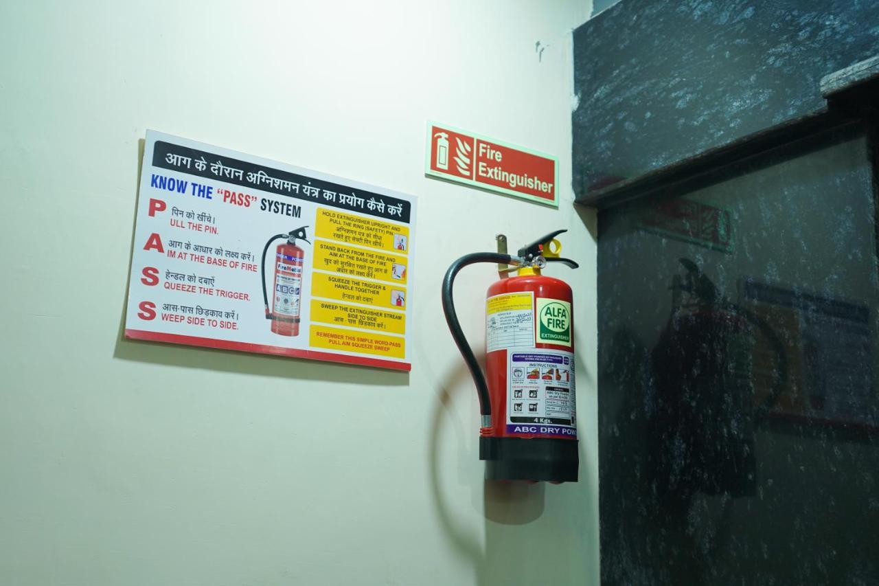 Hotel Lime Tree Hotel 32Nd Avenue Nh-8 Gurgaon Near Sector 29- Fully Vaccinated Staff Gurgaon