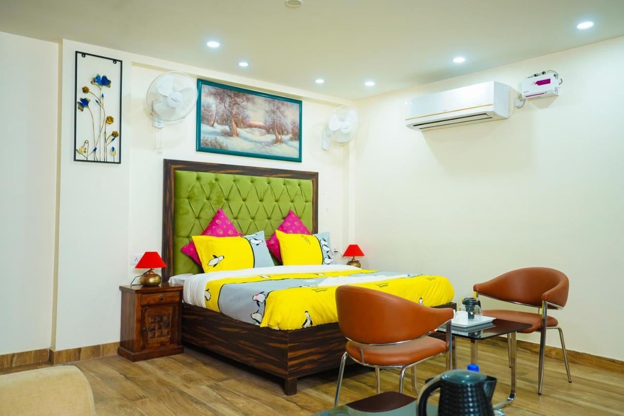 Lime Tree Hotel 32Nd Avenue Nh-8 Gurgaon Near Sector 29- Fully Vaccinated Staff Gurgaon