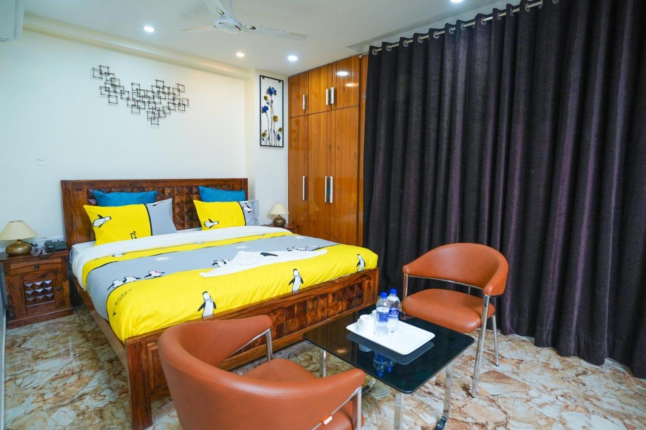 Hotel Lime Tree Hotel 32Nd Avenue Nh-8 Gurgaon Near Sector 29- Fully Vaccinated Staff