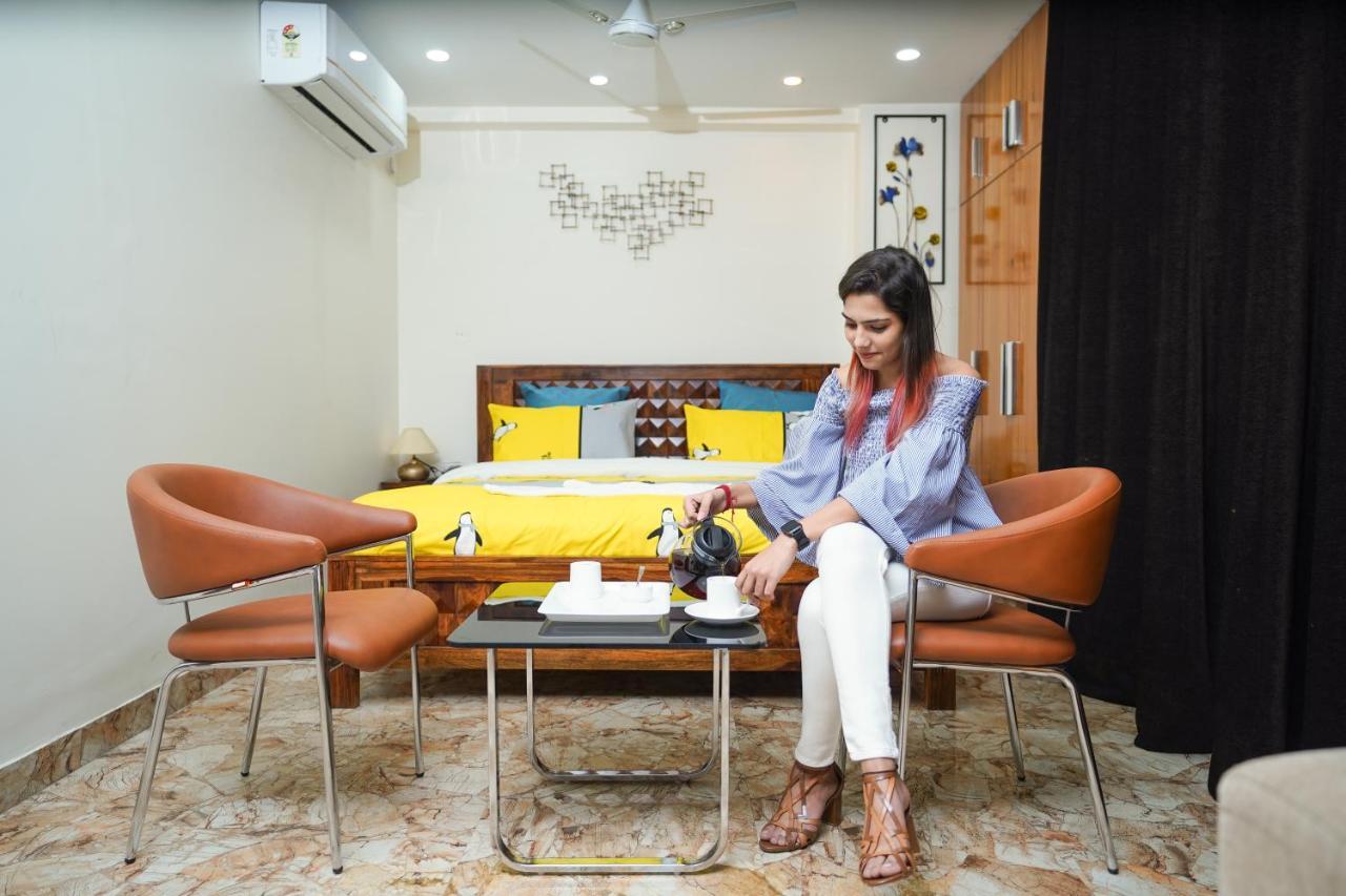 Lime Tree Hotel 32Nd Avenue Nh-8 Gurgaon Near Sector 29- Fully Vaccinated Staff Hotel Gurgaon