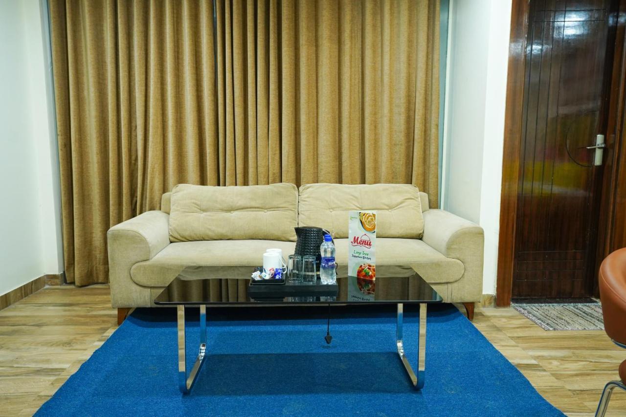Lime Tree Hotel 32Nd Avenue Nh-8 Gurgaon Near Sector 29- Fully Vaccinated Staff 3* Gurgaon