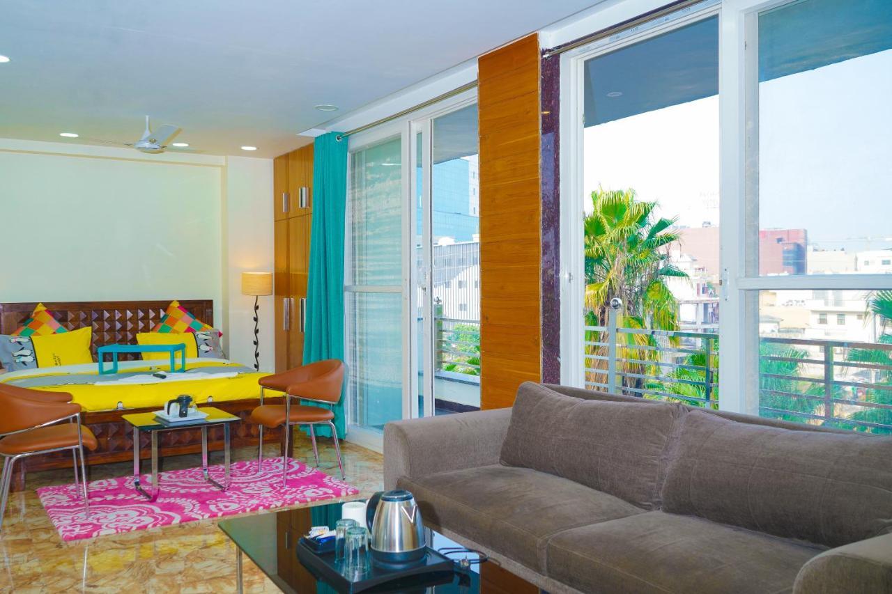 Lime Tree Hotel 32Nd Avenue Nh-8 Gurgaon Near Sector 29- Fully Vaccinated Staff Gurgaon
