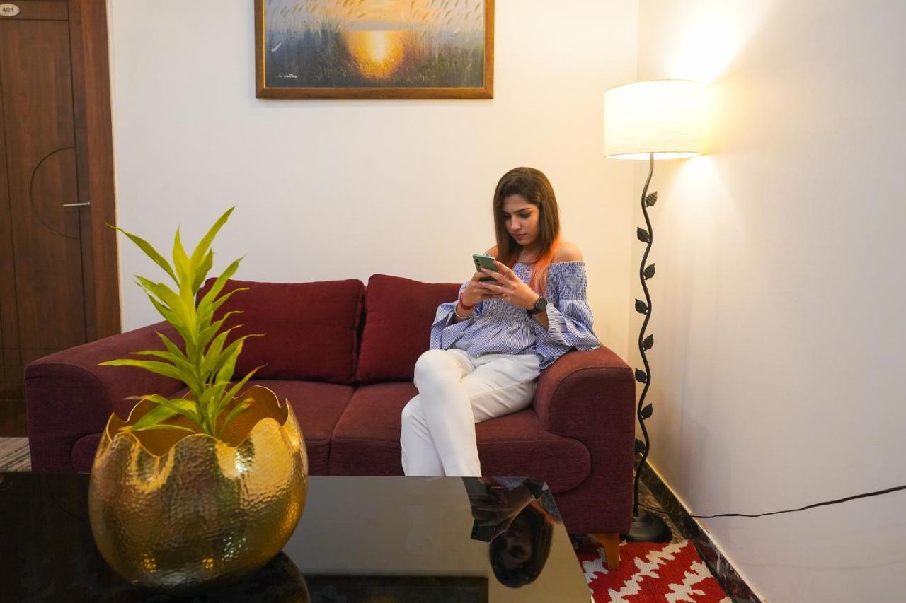 Lime Tree Hotel 32Nd Avenue Nh-8 Gurgaon Near Sector 29- Fully Vaccinated Staff Gurgaon