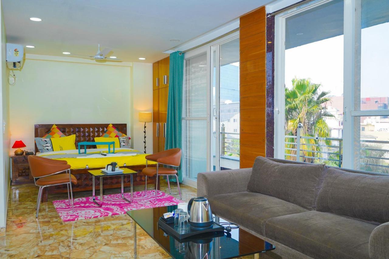 Lime Tree Hotel 32Nd Avenue Nh-8 Gurgaon Near Sector 29- Fully Vaccinated Staff Hotel