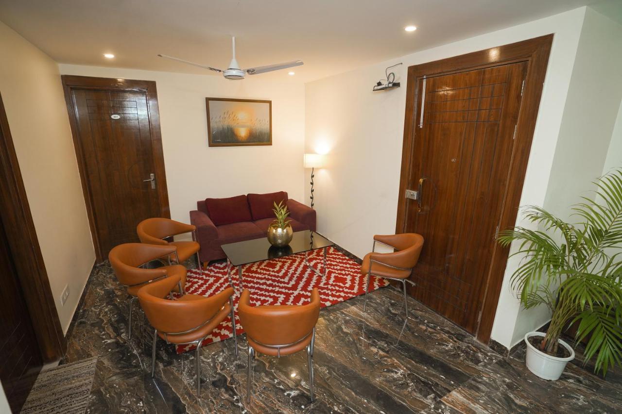 Lime Tree Hotel 32Nd Avenue Nh-8 Gurgaon Near Sector 29- Fully Vaccinated Staff Gurgaon