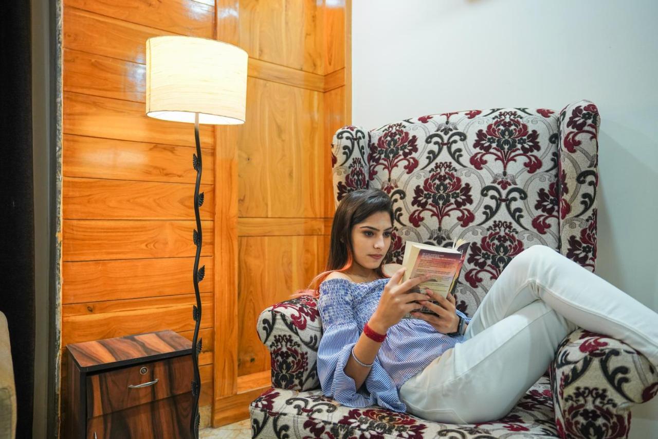Lime Tree Hotel 32Nd Avenue Nh-8 Gurgaon Near Sector 29- Fully Vaccinated Staff Hotel Gurgaon
