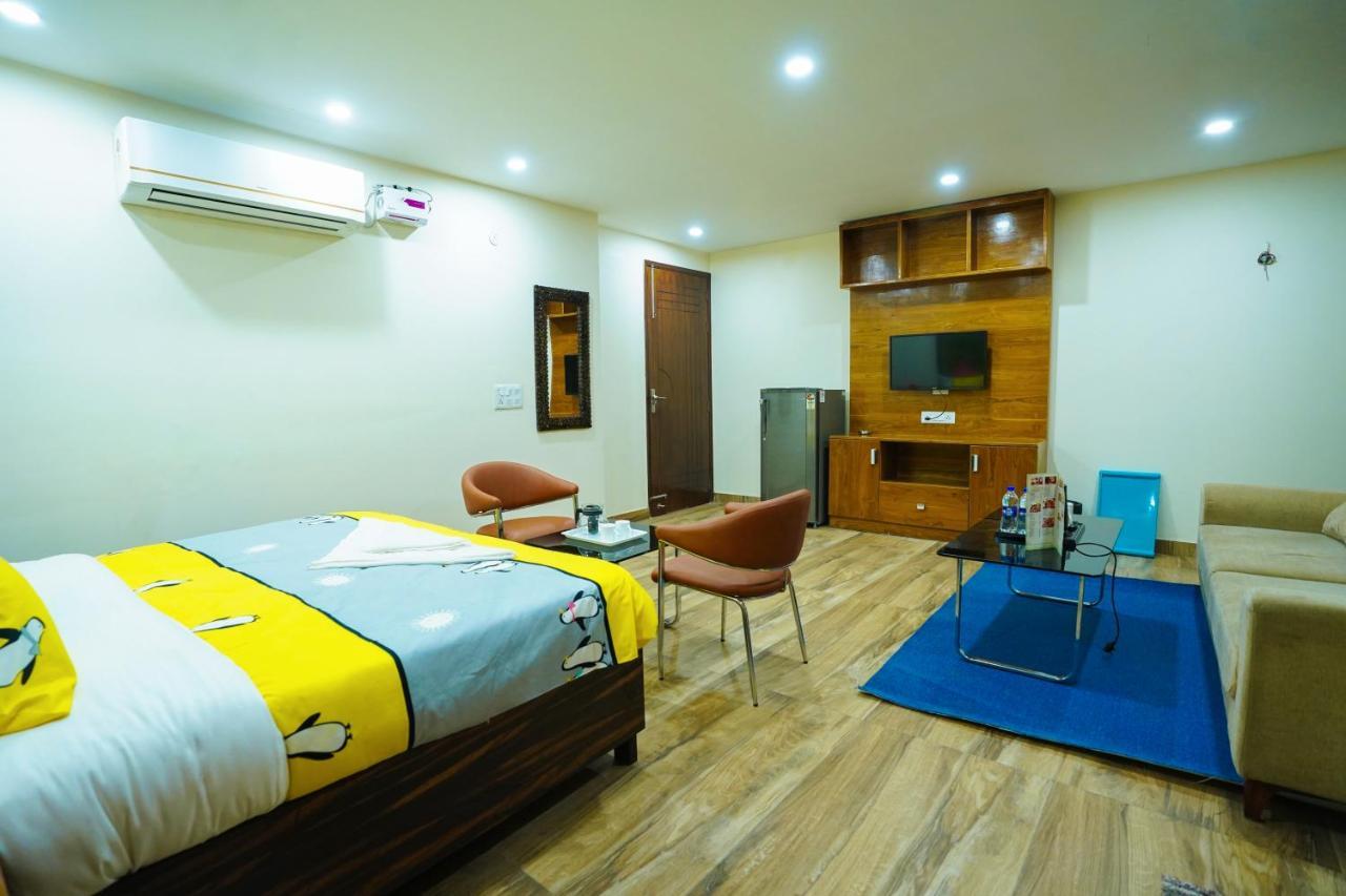 Hotel Lime Tree Hotel 32Nd Avenue Nh-8 Gurgaon Near Sector 29- Fully Vaccinated Staff