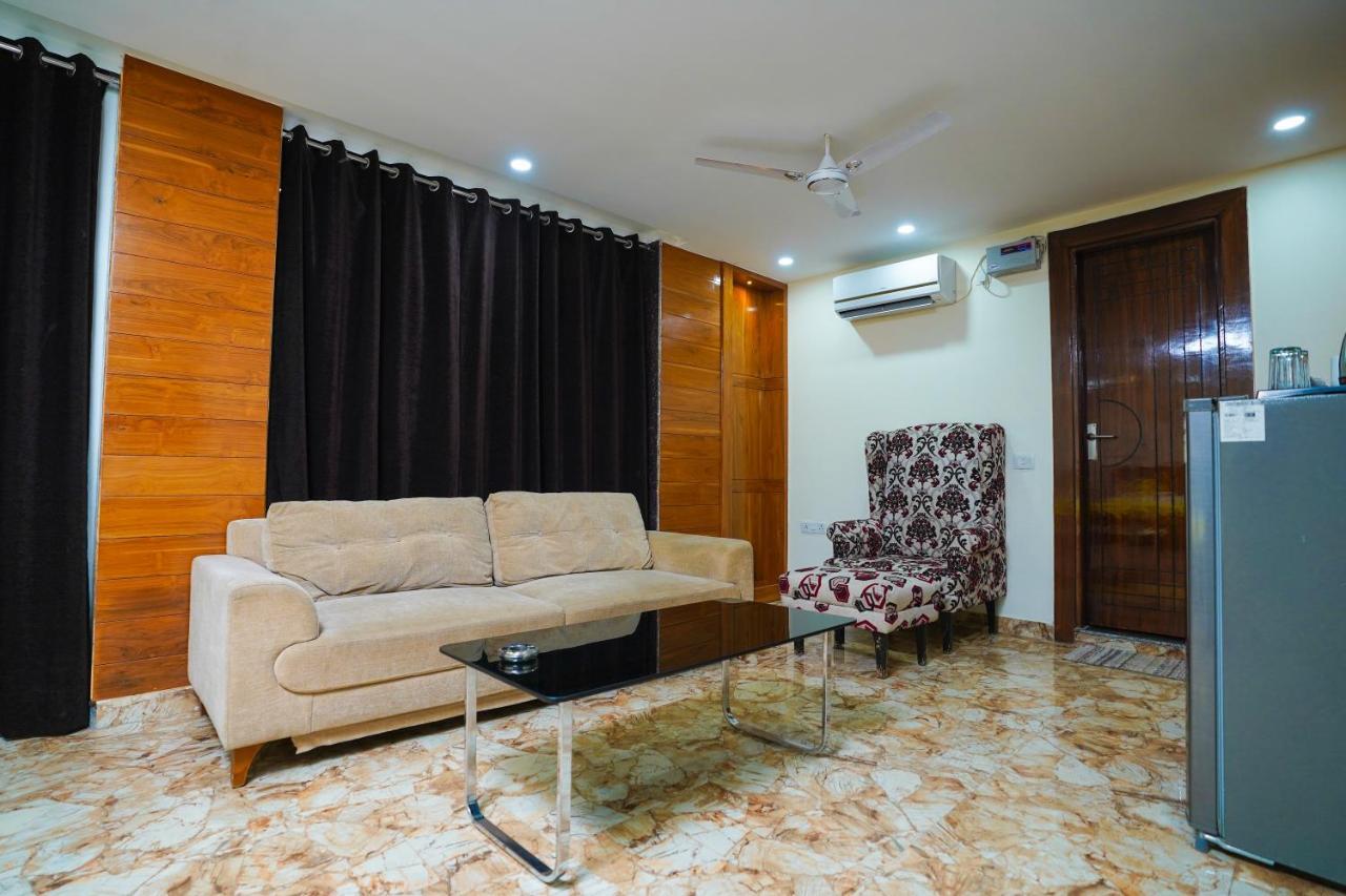 Lime Tree Hotel 32Nd Avenue Nh-8 Gurgaon Near Sector 29- Fully Vaccinated Staff