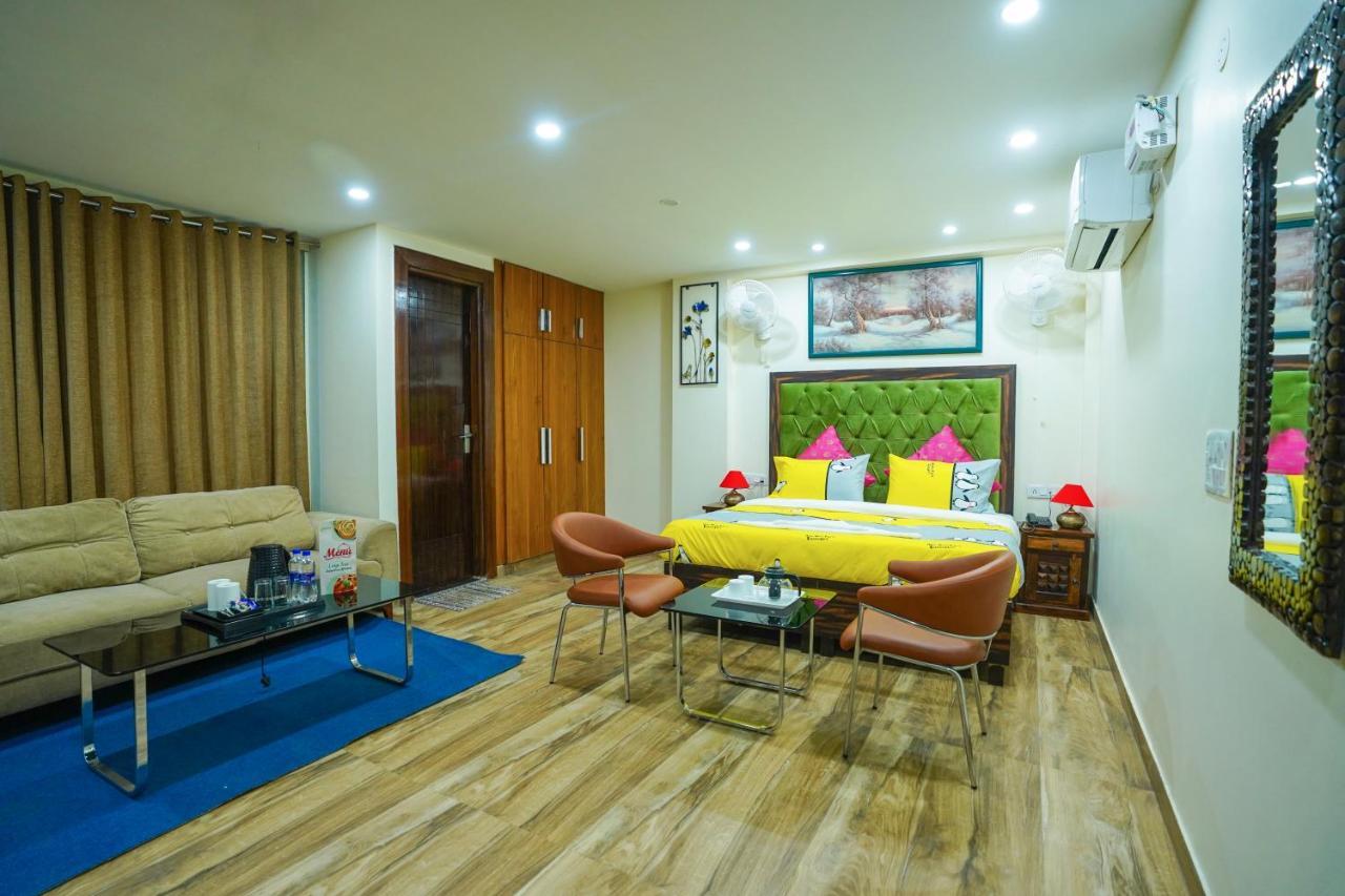 Lime Tree Hotel 32Nd Avenue Nh-8 Gurgaon Near Sector 29- Fully Vaccinated Staff Gurgaon