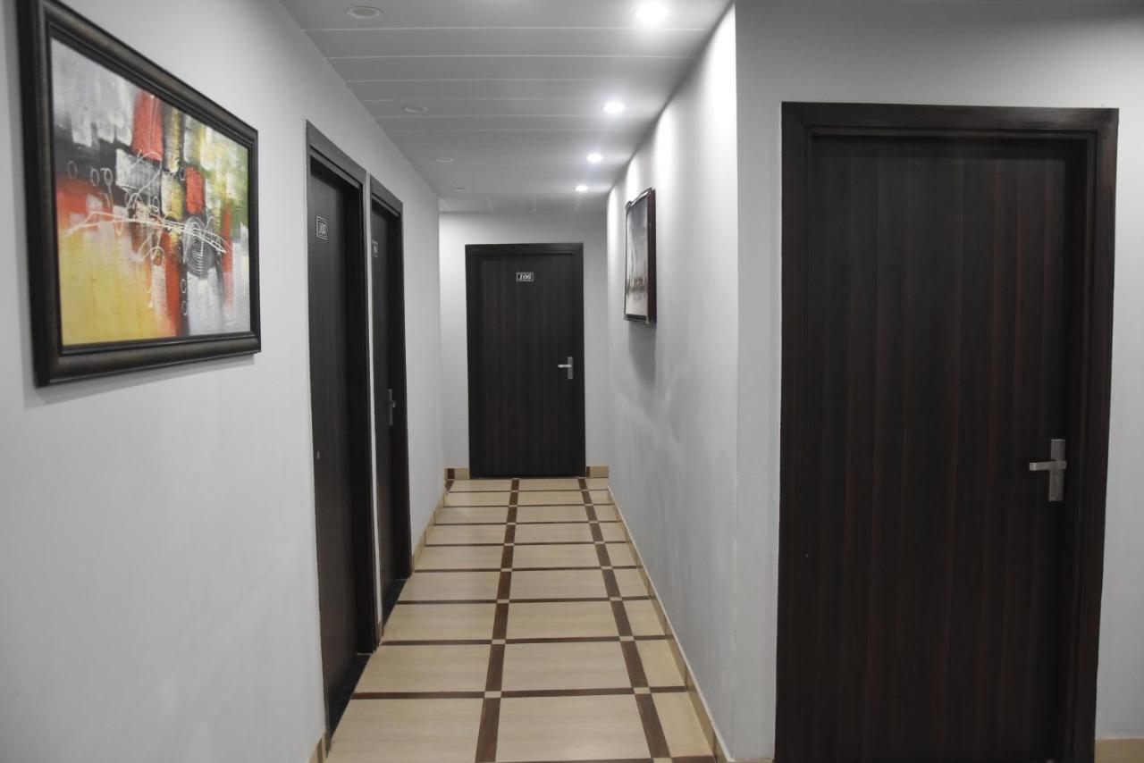 De Luxe Basai Road Gurgaon