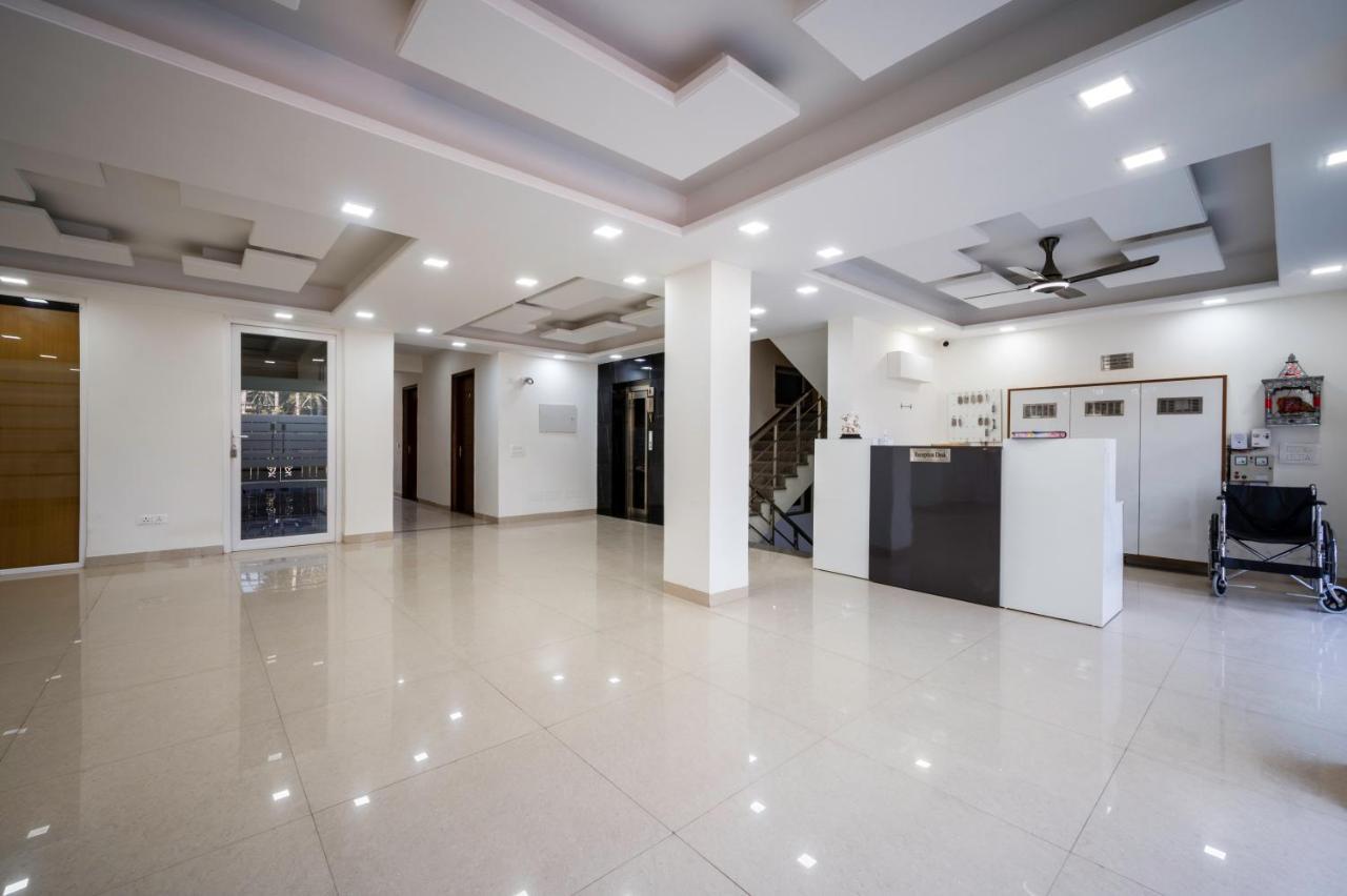 The Palms I Near Medanta Medicity I Sec-38 Hotel