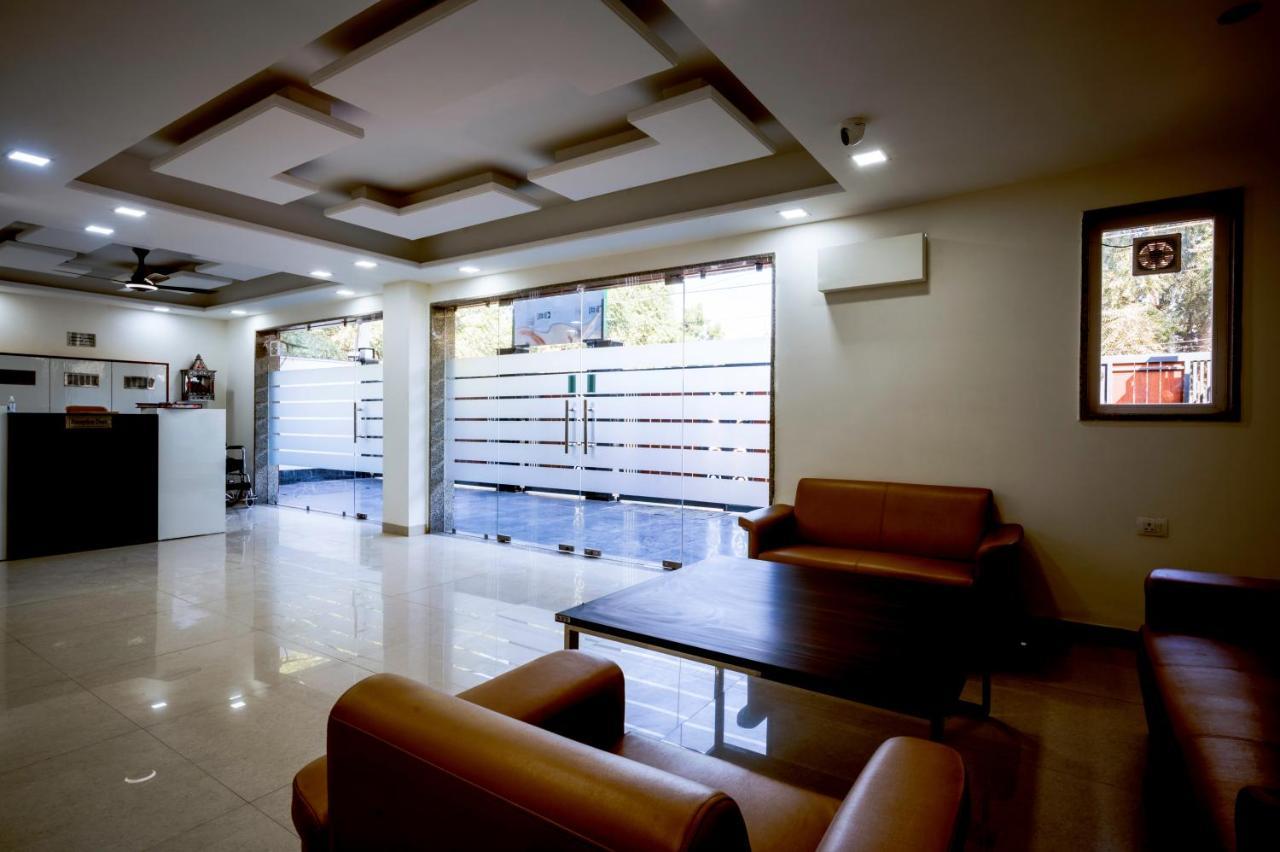 Hotel The Palms I Near Medanta Medicity I Sec-38 Gurgaon