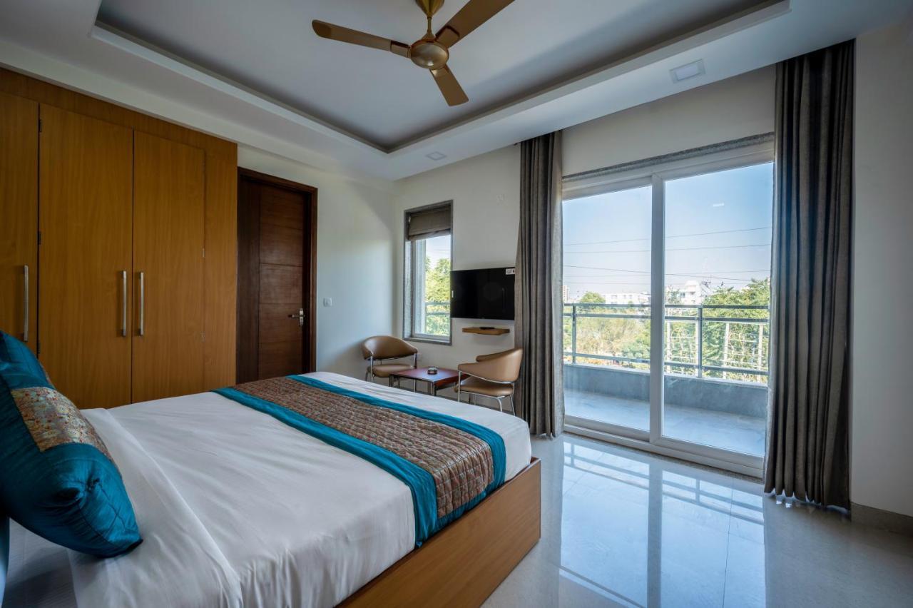The Palms I Near Medanta Medicity I Sec-38 Hotel 3*